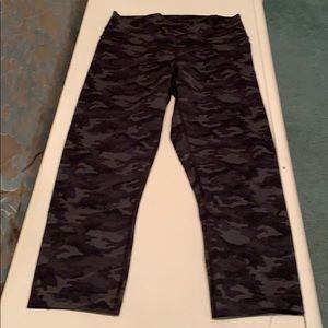 Fabletics yoga Capri leggings
